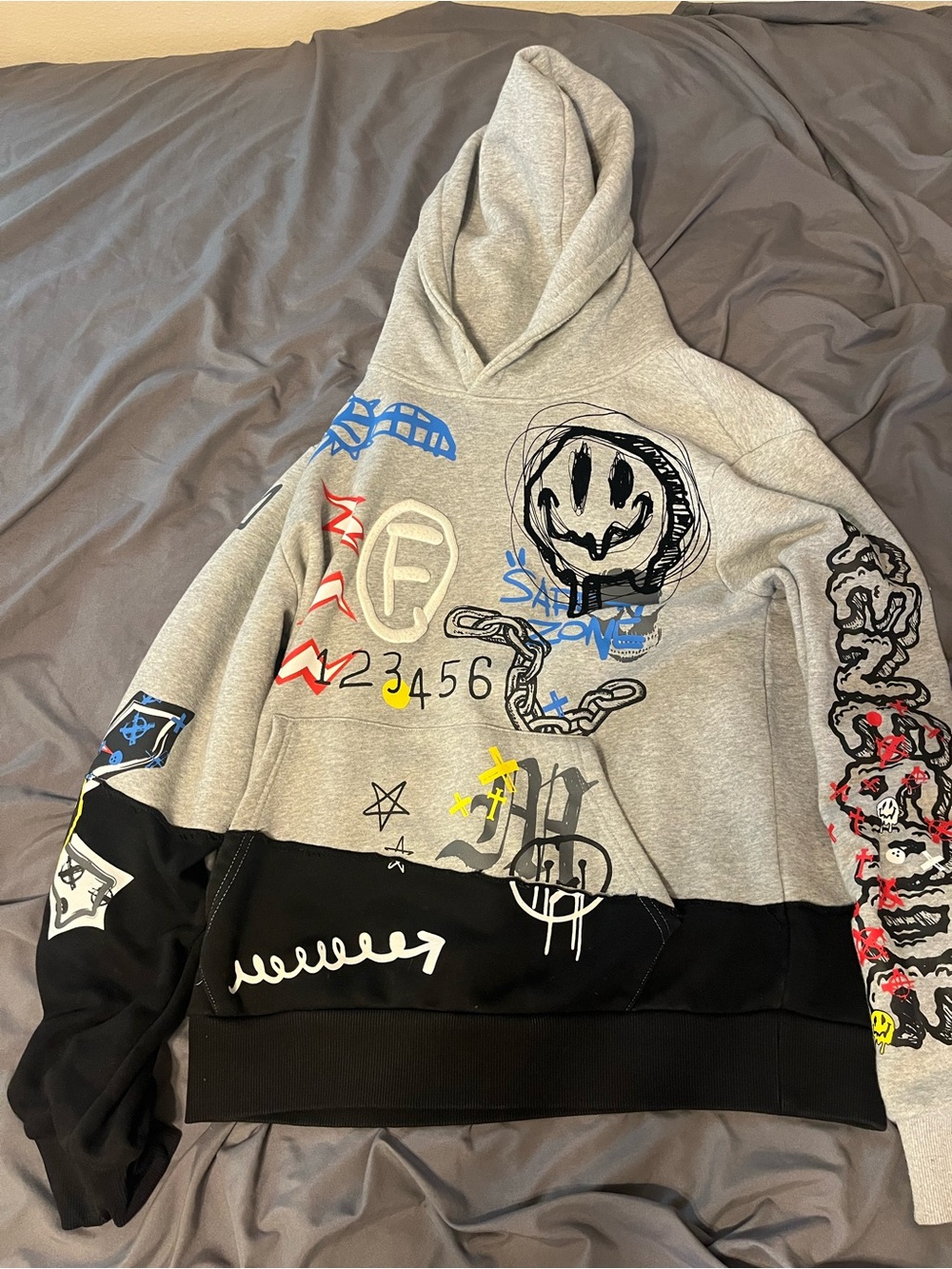 Graphic Crewneck Hoodie Sweatshirt in Grey & Black